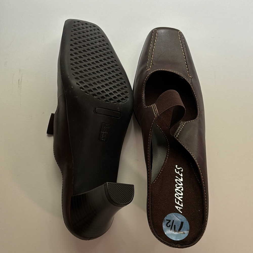 Brown leather backless Aerosoles heels. Sz 7.5. BNWT. Can be dressed up or down.